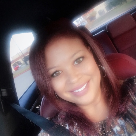 Meet your Posher, Denita - Picture 4 of 5